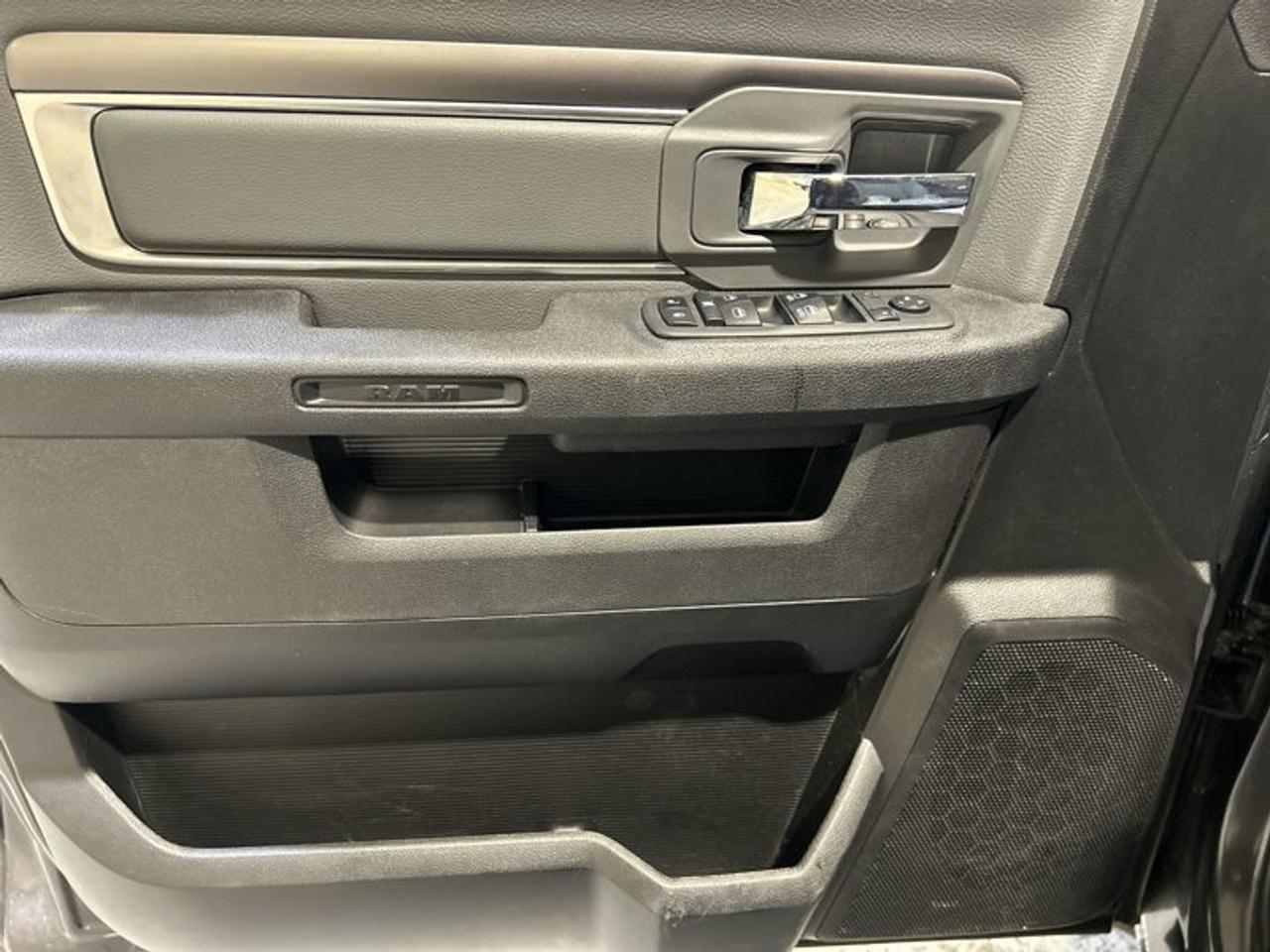 2022 RAM 1500 Classic SLT 4x4 Crew Photo