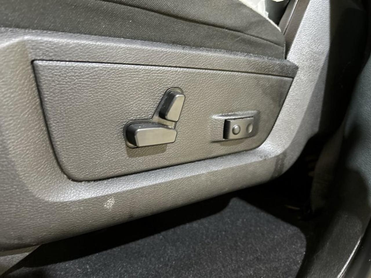 2022 RAM 1500 Classic SLT 4x4 Crew Photo