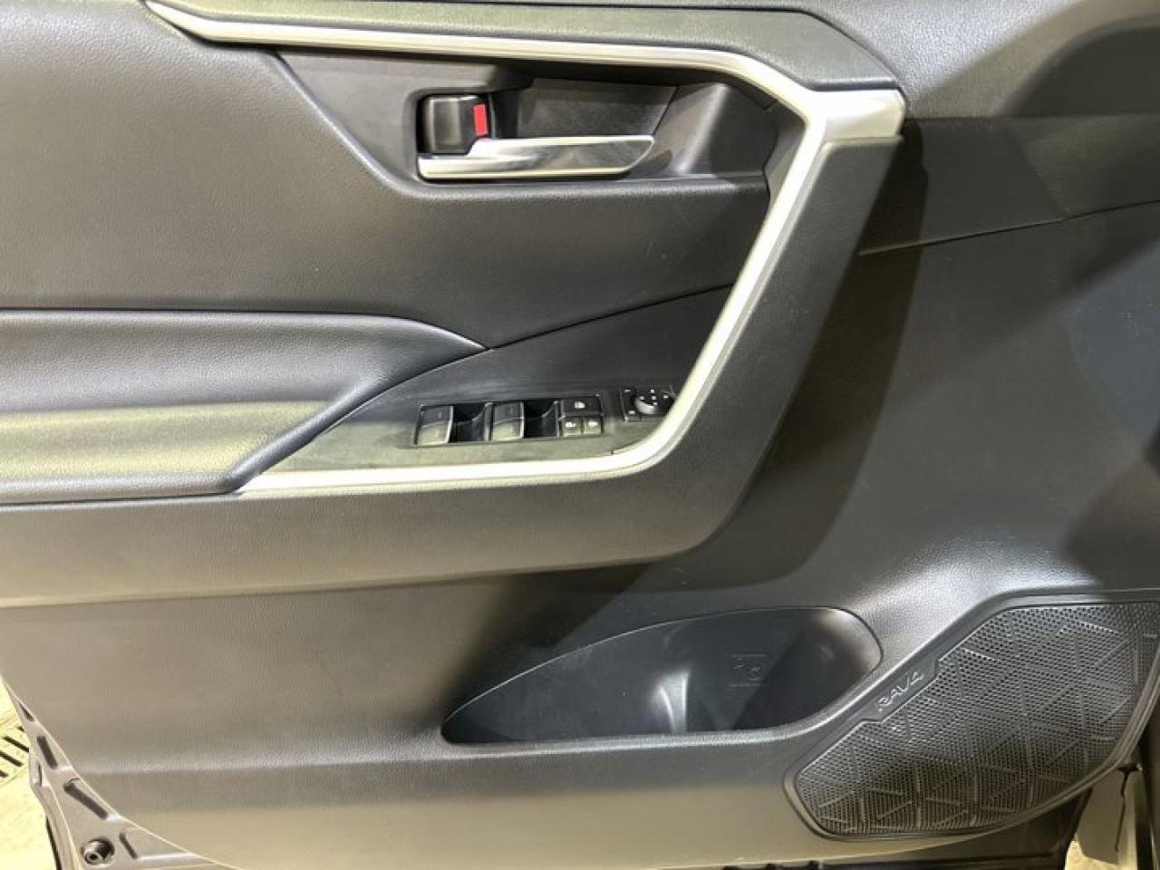 2024 Toyota RAV4 XLE Hybrid AWD Photo