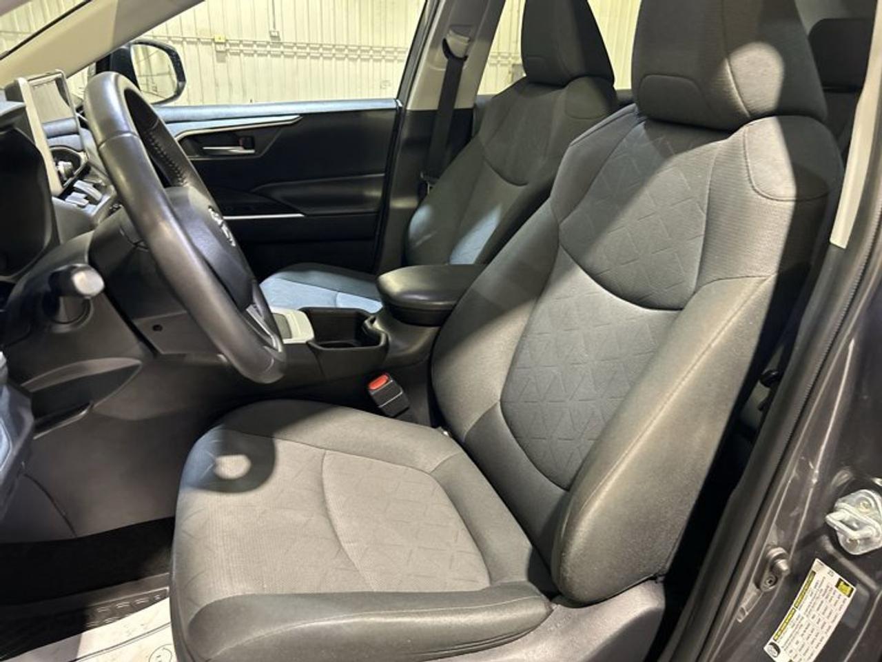 2024 Toyota RAV4 XLE Hybrid AWD Photo