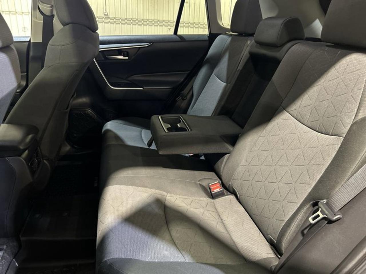 2024 Toyota RAV4 XLE Hybrid AWD Photo