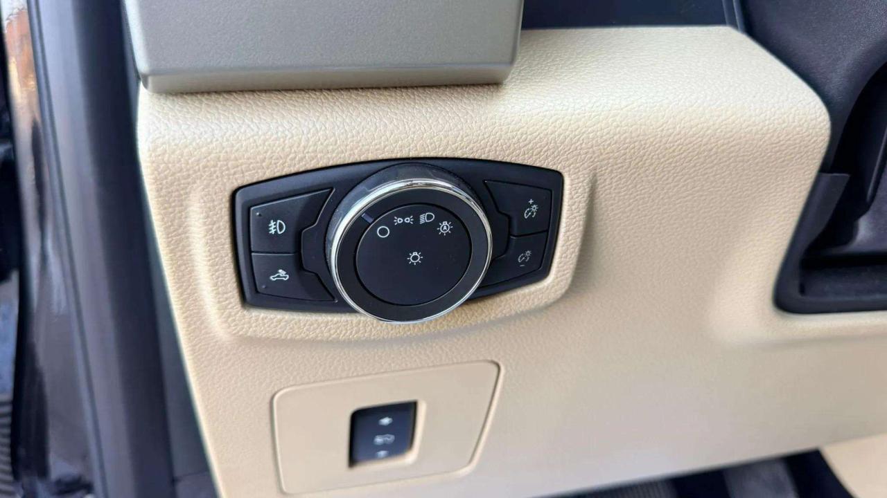 2017 Ford F-150 4WD SuperCrew 157" Lariat Photo