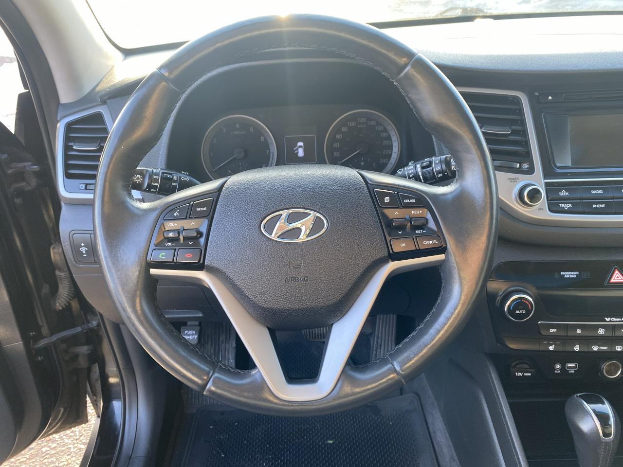 2017 Hyundai Tucson AWD/Automatic/Leather/Roof/Bckup Camera/BT Photo
