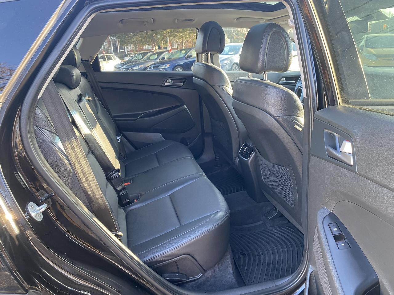 2017 Hyundai Tucson AWD/Automatic/Leather/Roof/Bckup Camera/BT Photo