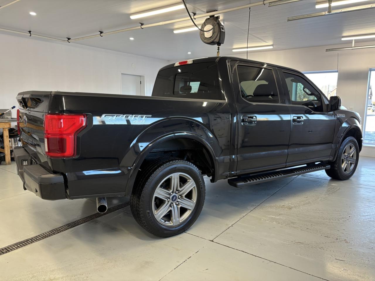 2019 Ford F-150 Lariat Photo4