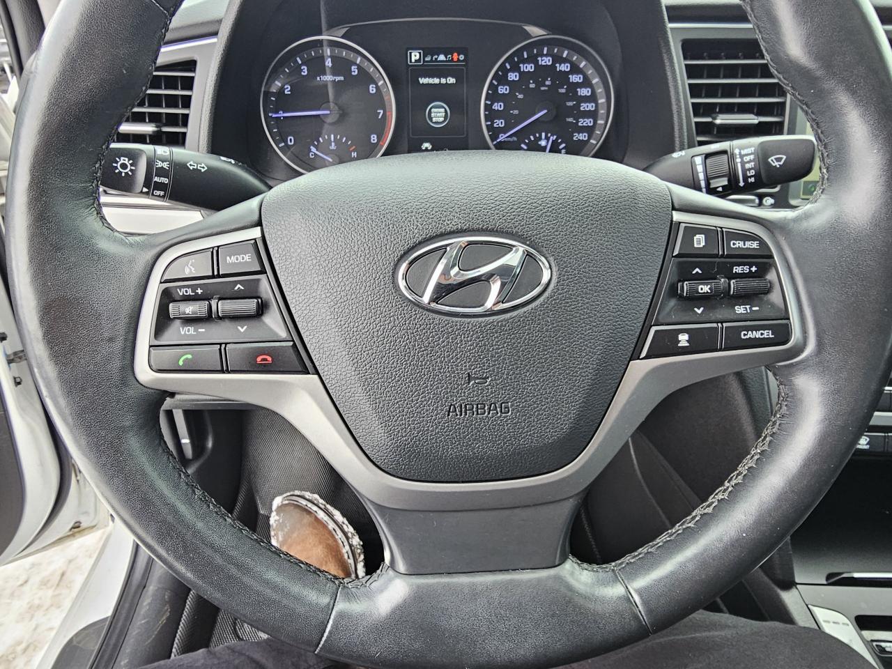 2017 Hyundai Elantra Limited Ultimate, AUTO, NAVI, BACKUP CAMERA, 211KM Photo