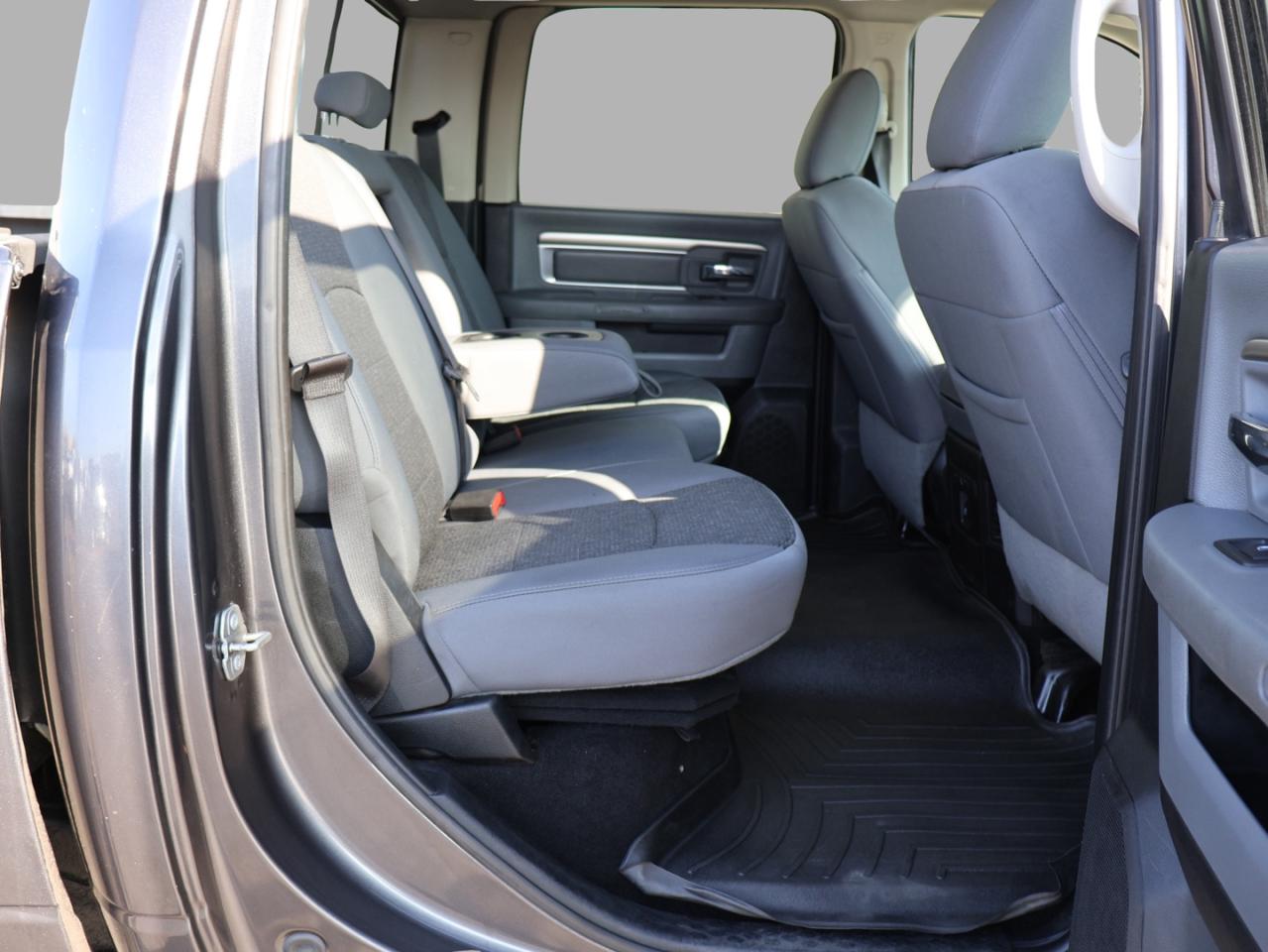 2018 RAM 2500 SLT-OFF ROAD HEMI 4WD CERTIFIED *ACCIDENT FREE*DODGE MAINTAIN**LOW KMS* CAMERA BLUETOOTH HEATED SEATS CRUISE ALLOYS Photo