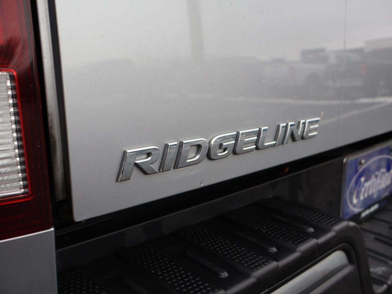 2017 Honda Ridgeline SPORT AWD CETRTIFIED *HONDA MAINTAIN* CAMERA BLUETOOTH HEATED SEATS SUNROOF CRUISE ALLOYS Photo