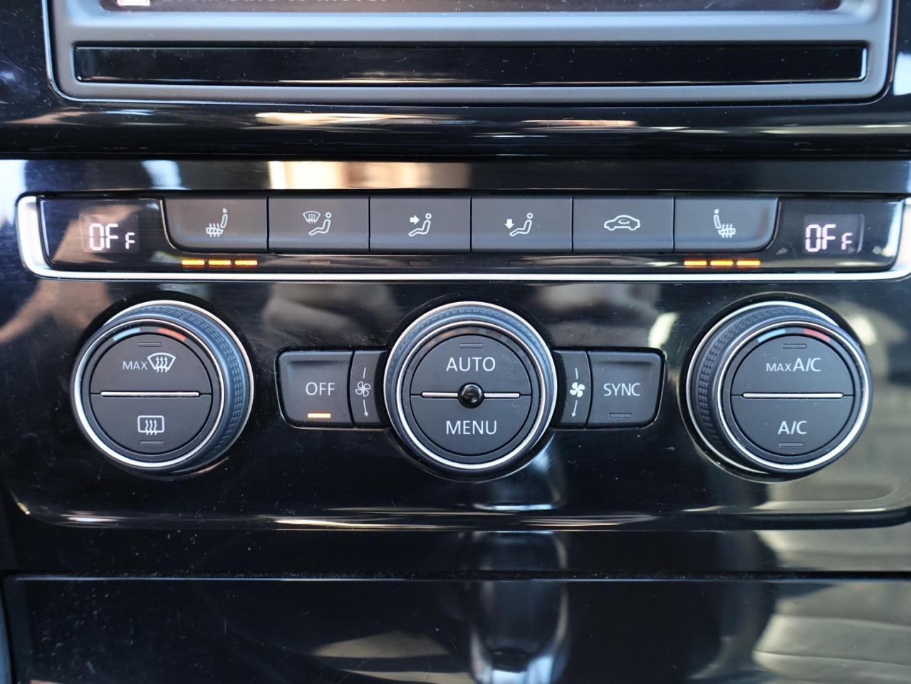 2016 Volkswagen Golf R DSG AWD CERTIFIED CAMERA *LOW KMS* BLUETOOTH LEATHER HEATED SEATS CRUISE ALLOYS Photo