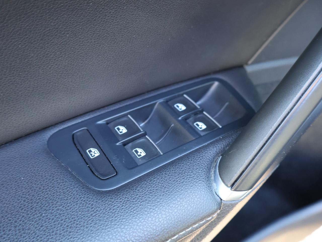 2016 Volkswagen Golf R DSG AWD CERTIFIED CAMERA *LOW KMS* BLUETOOTH LEATHER HEATED SEATS CRUISE ALLOYS Photo