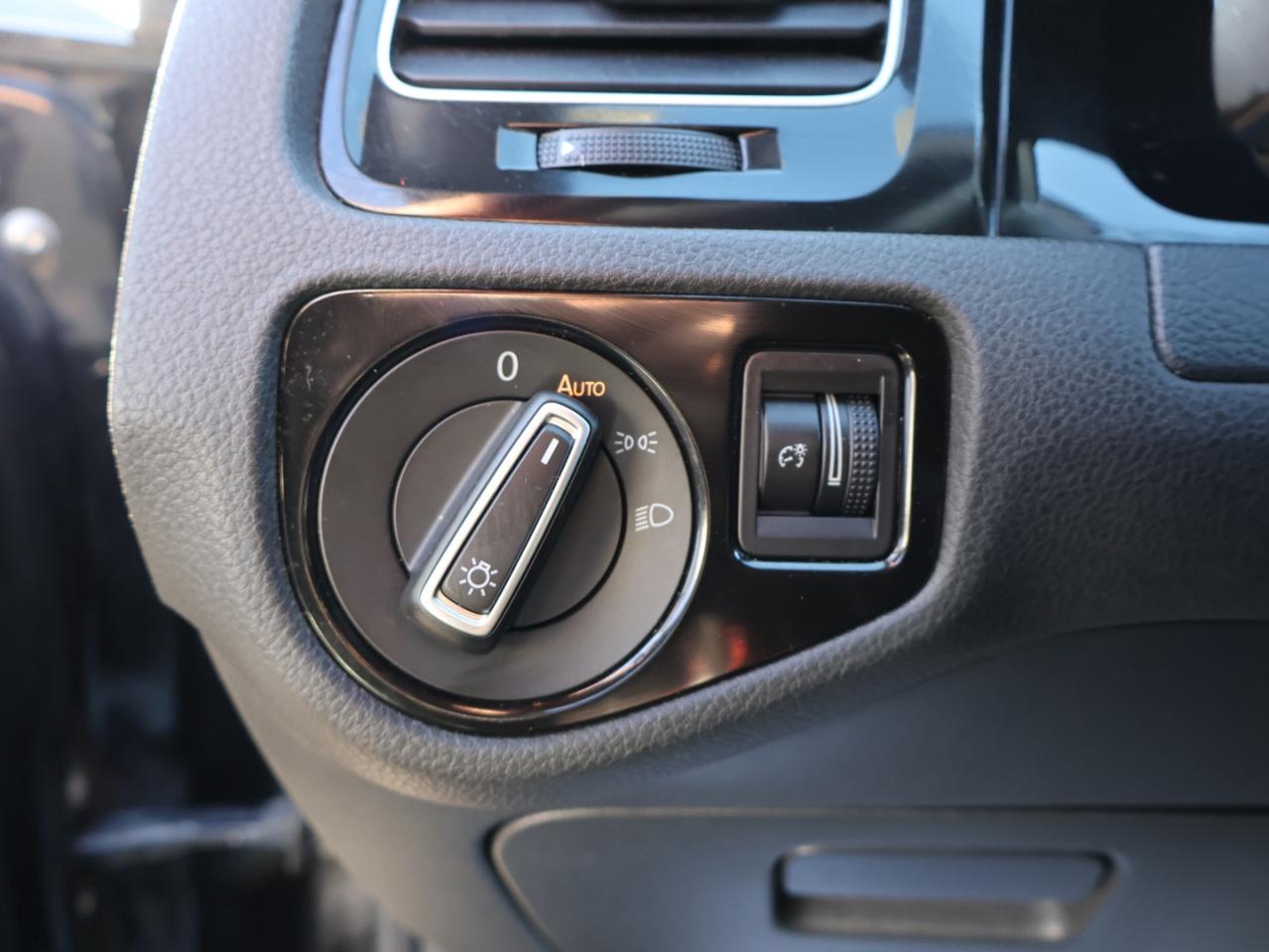 2016 Volkswagen Golf R DSG AWD CERTIFIED CAMERA *LOW KMS* BLUETOOTH LEATHER HEATED SEATS CRUISE ALLOYS Photo