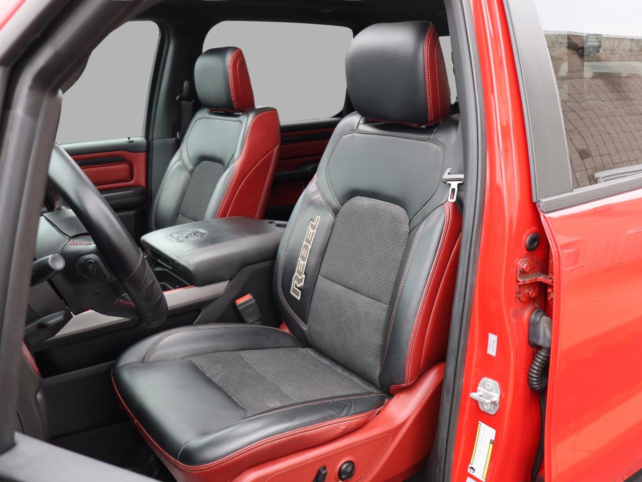 2019 RAM 1500 REBEL HEMI 4WD CERTIFIED *1 OWNER*ACCIDENT FREE* CAMERA NAV BLUETOOTH LEATHER HEATED SEATS SUNROOF CRUISE ALLOYS Photo