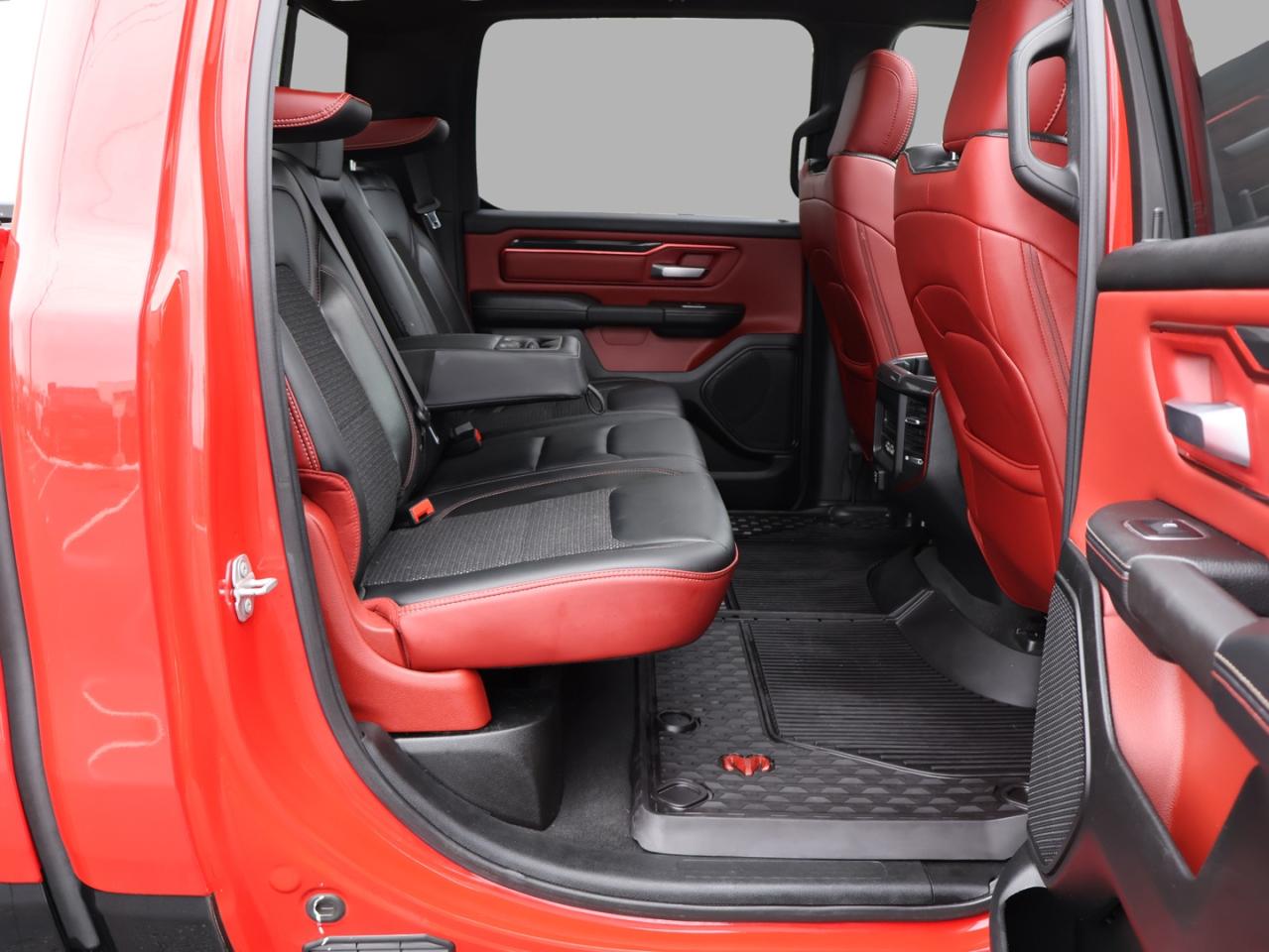 2019 RAM 1500 REBEL HEMI 4WD CERTIFIED *1 OWNER*ACCIDENT FREE* CAMERA NAV BLUETOOTH LEATHER HEATED SEATS SUNROOF CRUISE ALLOYS Photo