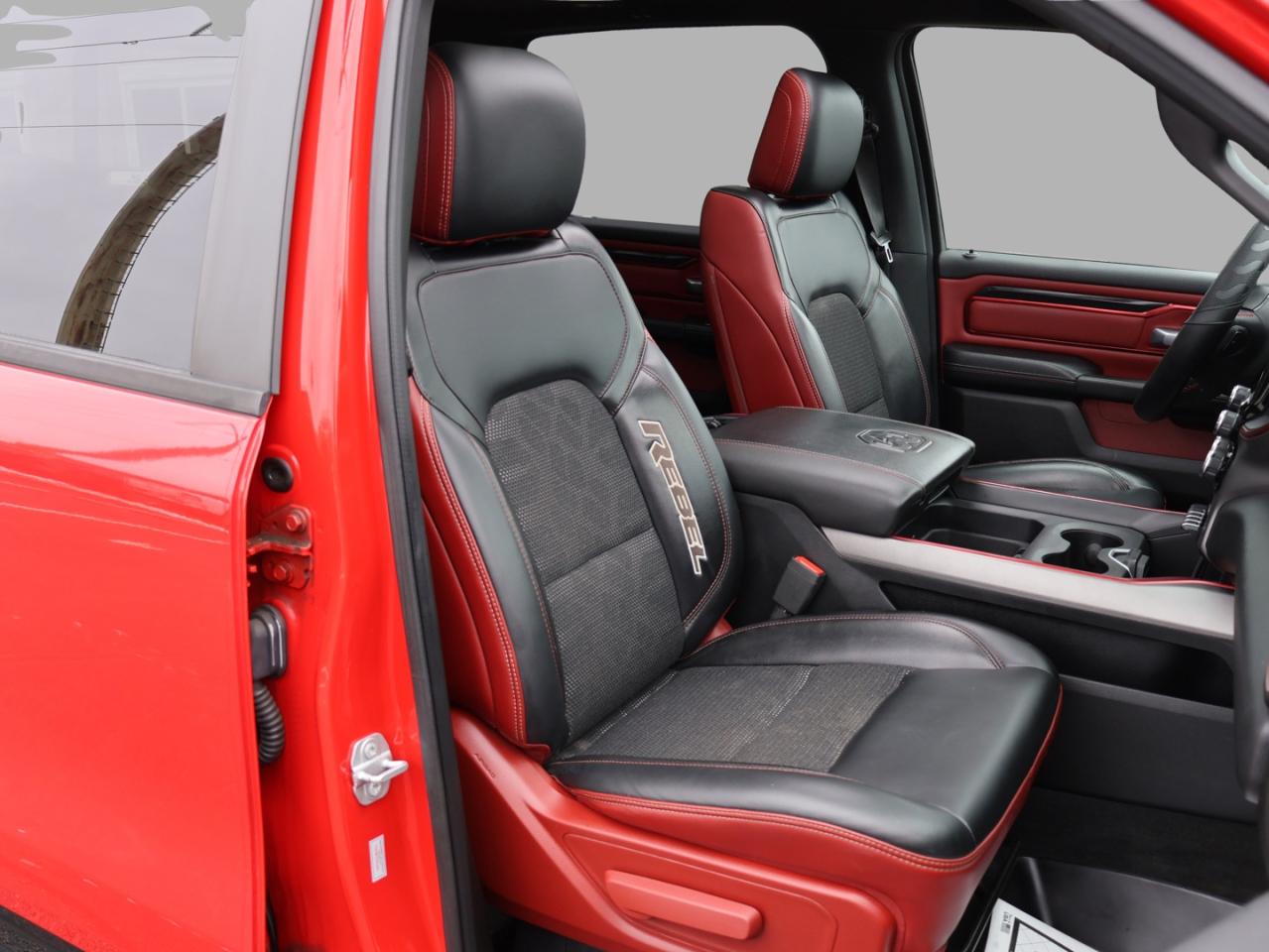 2019 RAM 1500 REBEL HEMI 4WD CERTIFIED *1 OWNER*ACCIDENT FREE* CAMERA NAV BLUETOOTH LEATHER HEATED SEATS SUNROOF CRUISE ALLOYS Photo