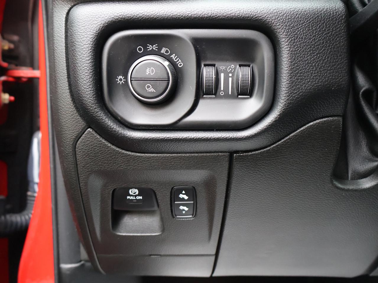 2019 RAM 1500 REBEL HEMI 4WD CERTIFIED *1 OWNER*ACCIDENT FREE* CAMERA NAV BLUETOOTH LEATHER HEATED SEATS SUNROOF CRUISE ALLOYS Photo