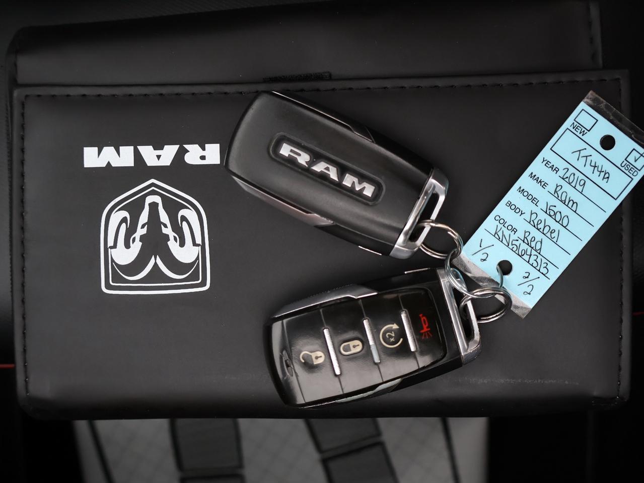 2019 RAM 1500 REBEL HEMI 4WD CERTIFIED *1 OWNER*ACCIDENT FREE* CAMERA NAV BLUETOOTH LEATHER HEATED SEATS SUNROOF CRUISE ALLOYS Photo