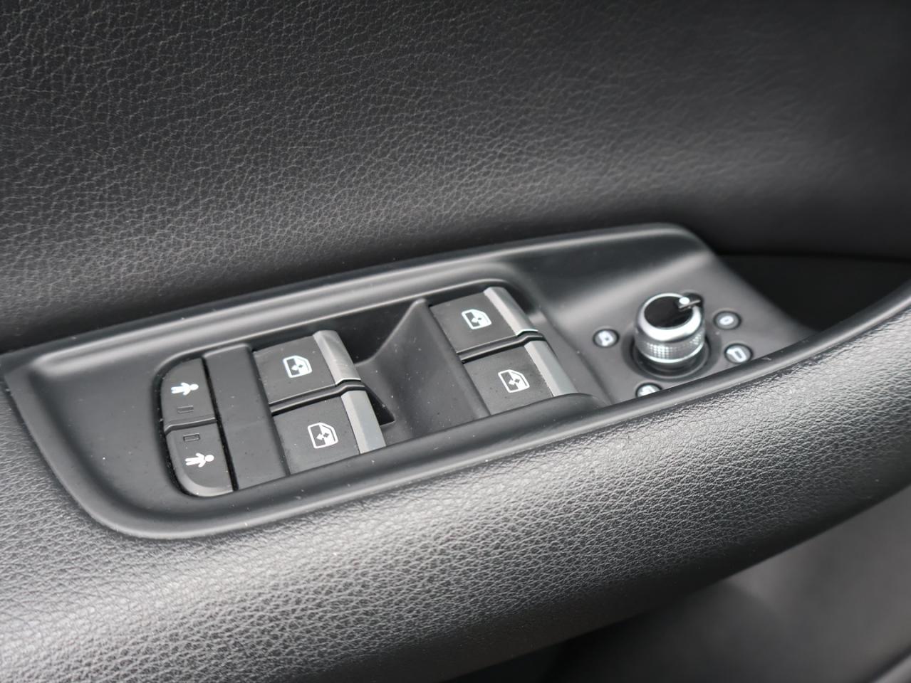 2019 Audi Q7 V6 TECHNIK S-LINE AWD CERTIFIED *ACCIDENT FREE*AUDI MAINTAIN* CAMERA NAV BLUETOOTH LEATHER HEATED SEATS PANO ROOF CRUISE ALLOYS Photo