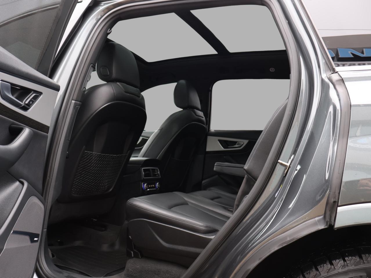 2019 Audi Q7 V6 TECHNIK S-LINE AWD CERTIFIED *ACCIDENT FREE*AUDI MAINTAIN* CAMERA NAV BLUETOOTH LEATHER HEATED SEATS PANO ROOF CRUISE ALLOYS Photo