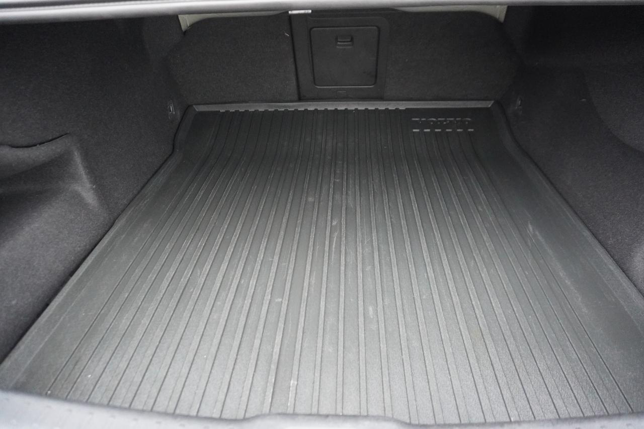 2019 Volvo S90 INSCRIPTION/ T6 AWD/ BLACK ON BLACK BEAUTY/ LOADED Photo