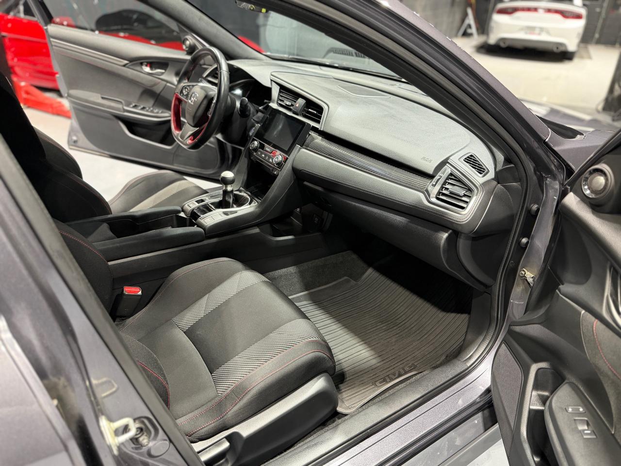 2017 Honda Civic 4DR MAN Photo