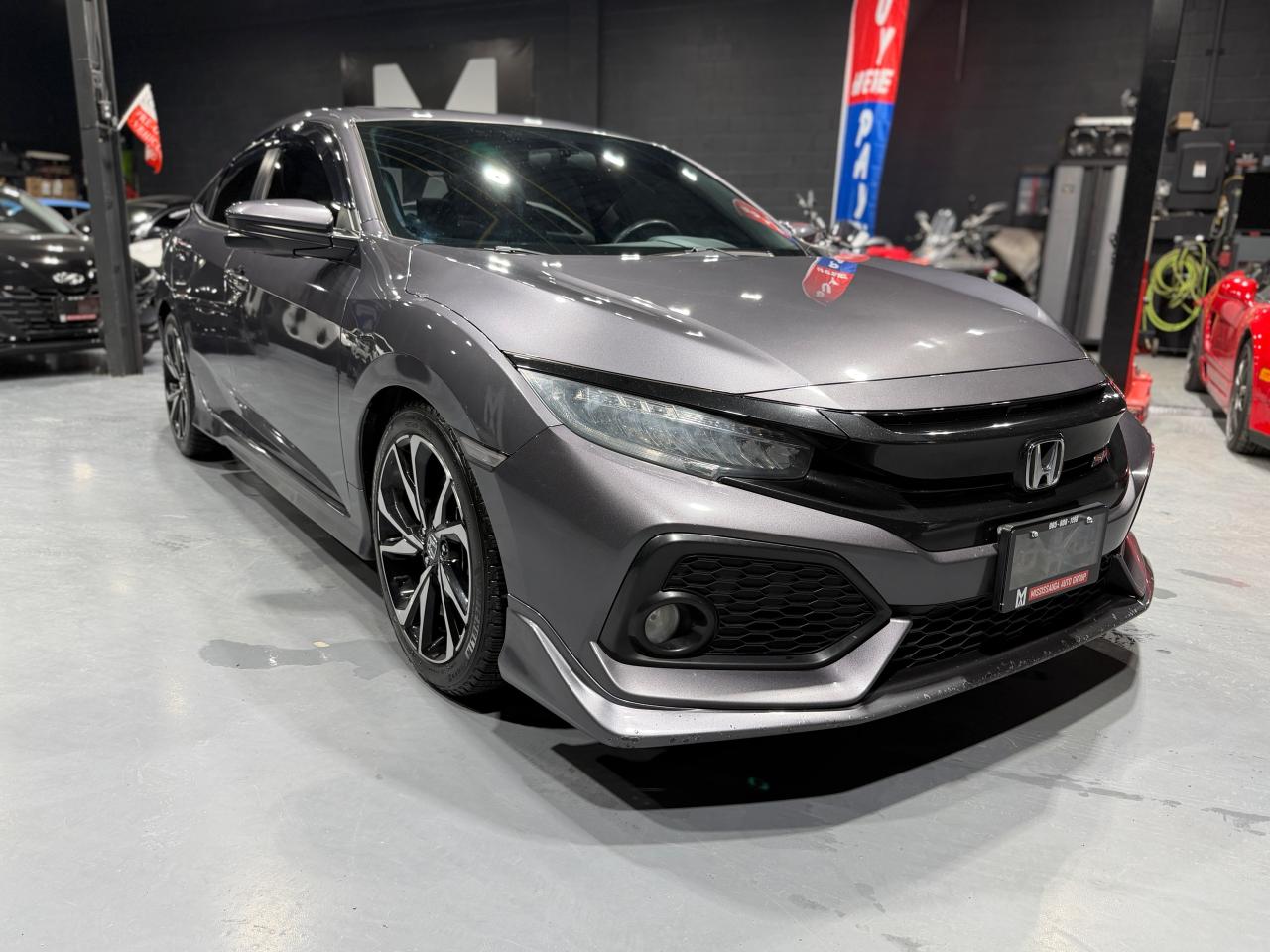 2017 Honda Civic 4DR MAN Photo2