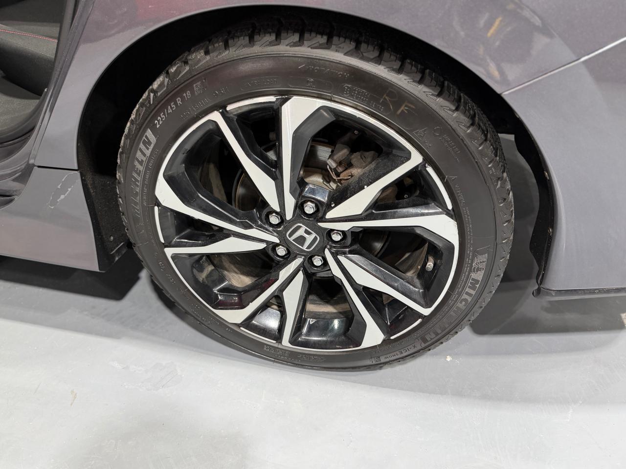 2017 Honda Civic 4DR MAN Photo