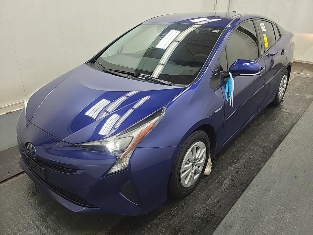 2018 Toyota Prius AUTO - Reverse Camera - One Owner !! Photo2