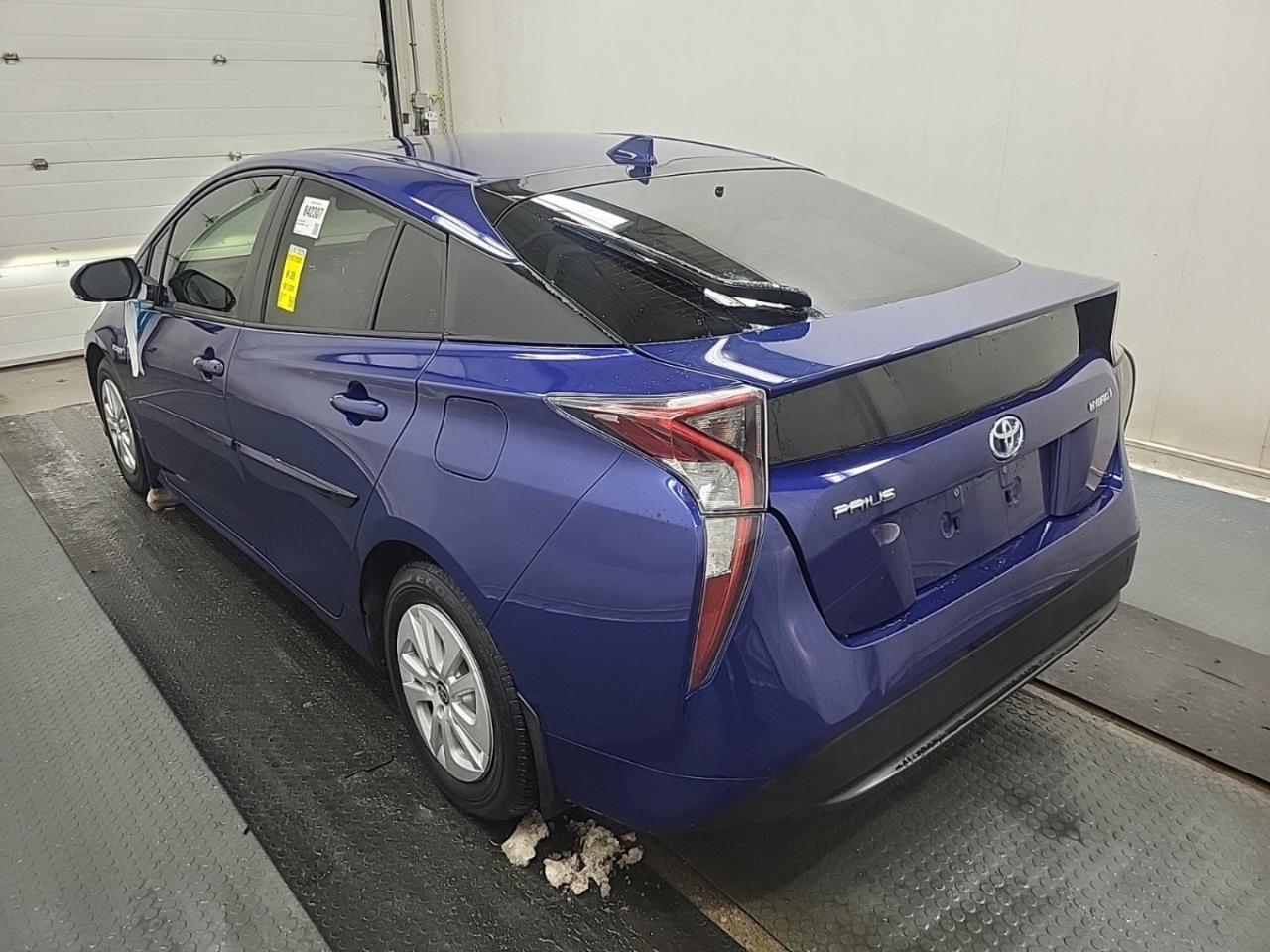 2018 Toyota Prius AUTO - Reverse Camera - One Owner !! Photo4