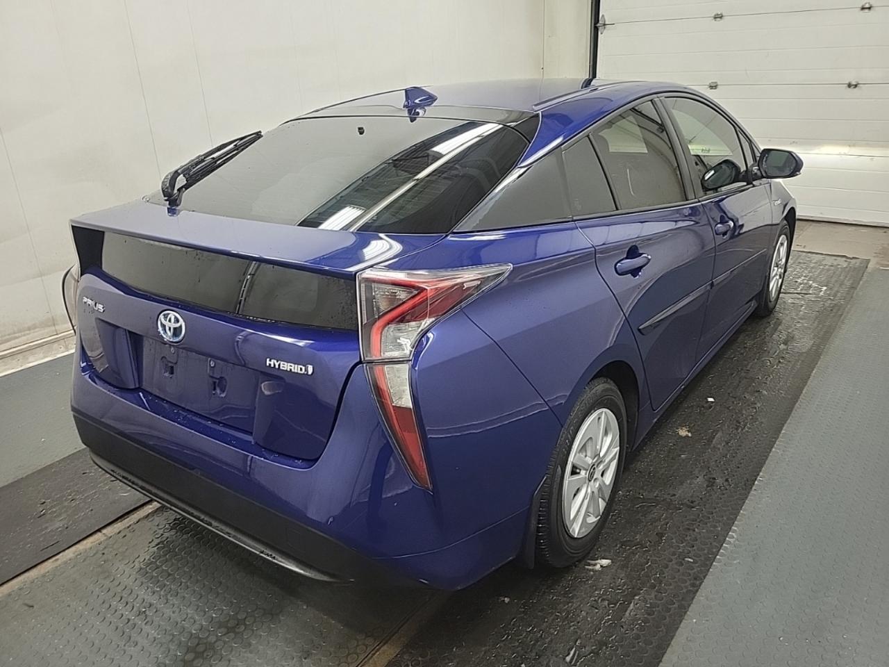 2018 Toyota Prius AUTO - Reverse Camera - One Owner !! Photo