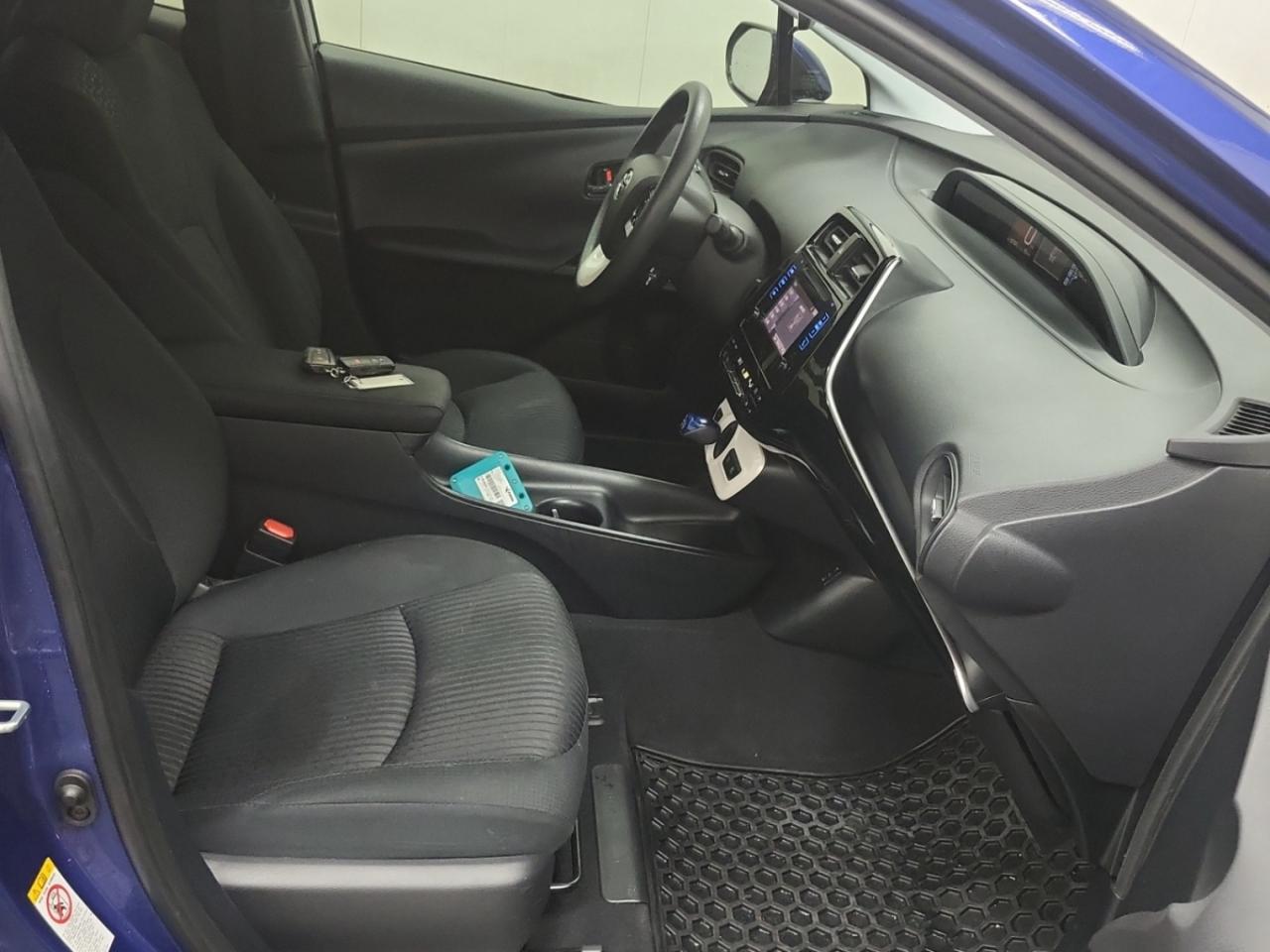 2018 Toyota Prius AUTO - Reverse Camera - One Owner !! Photo