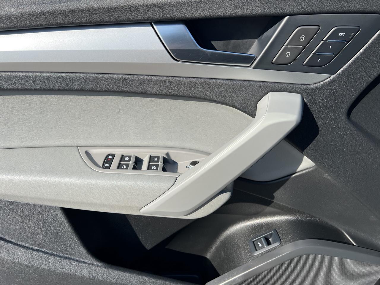 2022 Audi Q5 QUATTRO - REVERSE CAMERA - LEATHER - AWD !!! Photo