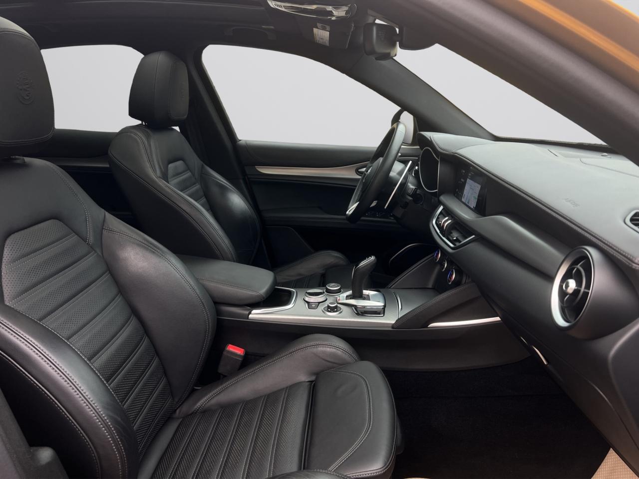 2022 Alfa Romeo Stelvio VELOCE AWD - Blind Spot Monitor - Low Kms !!! Photo