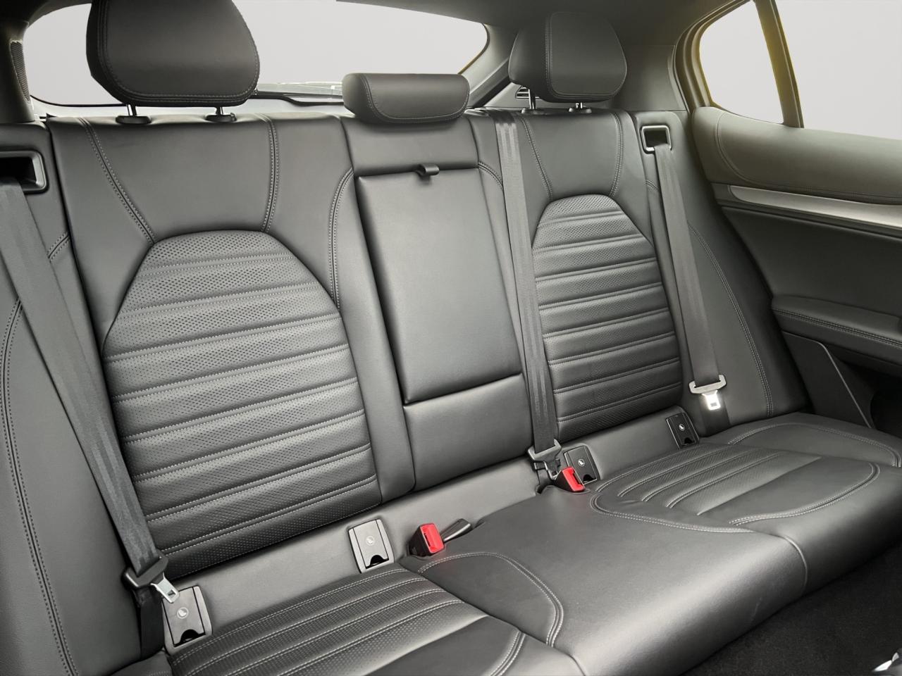 2022 Alfa Romeo Stelvio VELOCE AWD - Blind Spot Monitor - Low Kms !!! Photo