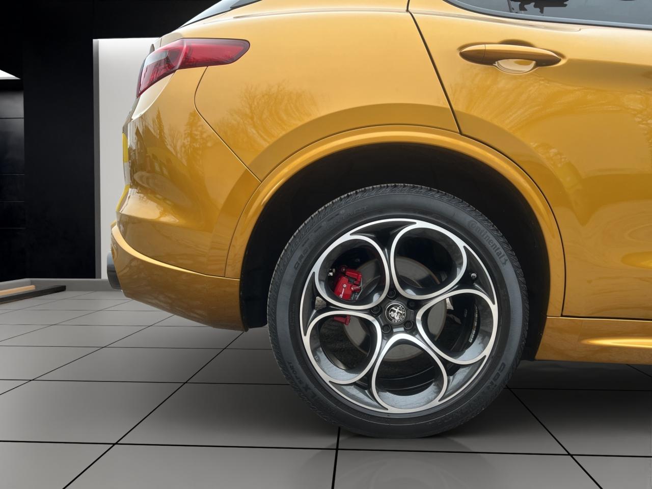 2022 Alfa Romeo Stelvio VELOCE AWD - Blind Spot Monitor - Low Kms !!! Photo