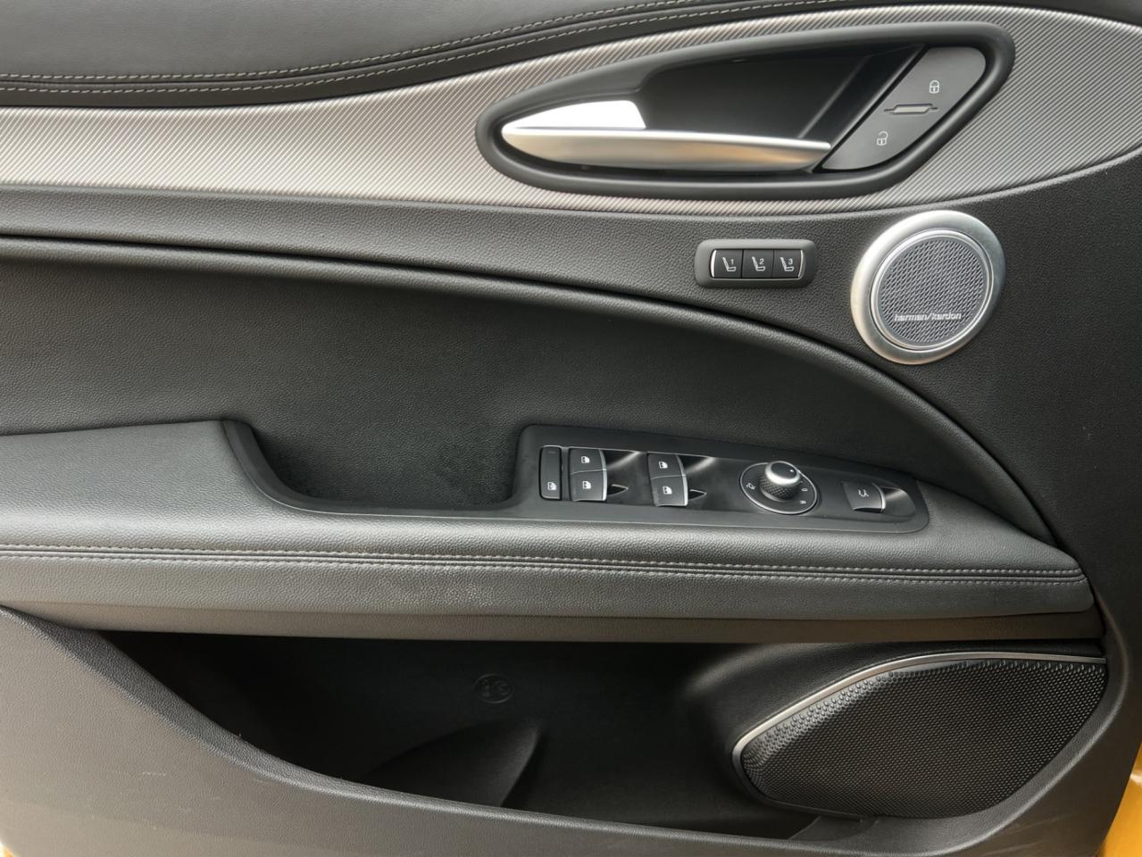 2022 Alfa Romeo Stelvio VELOCE AWD - Blind Spot Monitor - Low Kms !!! Photo