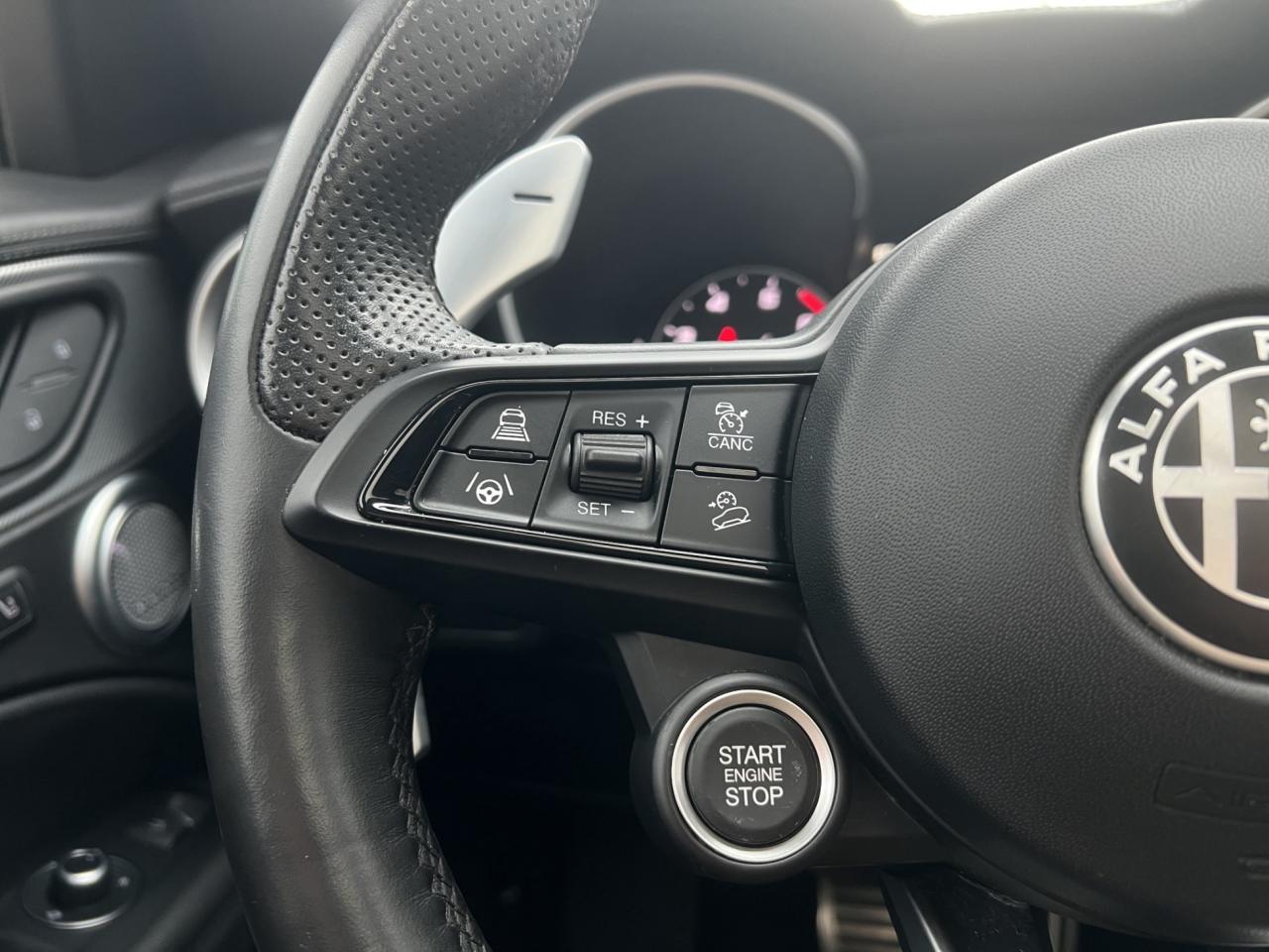 2022 Alfa Romeo Stelvio VELOCE AWD - Blind Spot Monitor - Low Kms !!! Photo