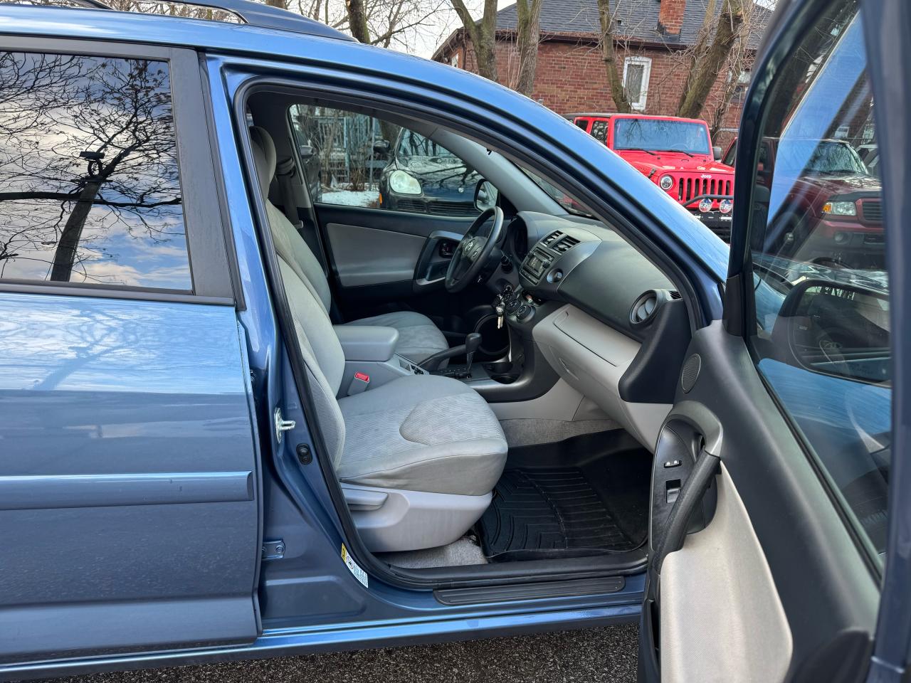 2012 Toyota RAV4 - 4WD Photo