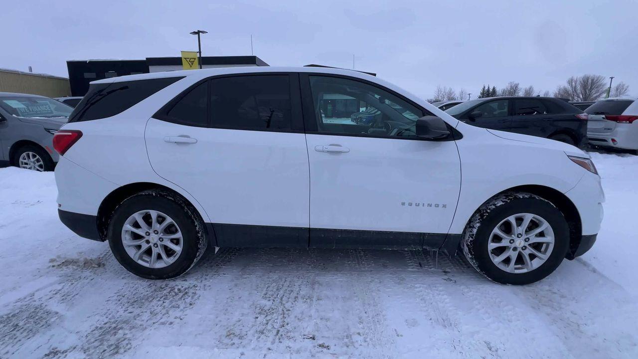 2021 Chevrolet Equinox LS AWD, CRUISE CONTROL, BACK UP CAM!! Photo4