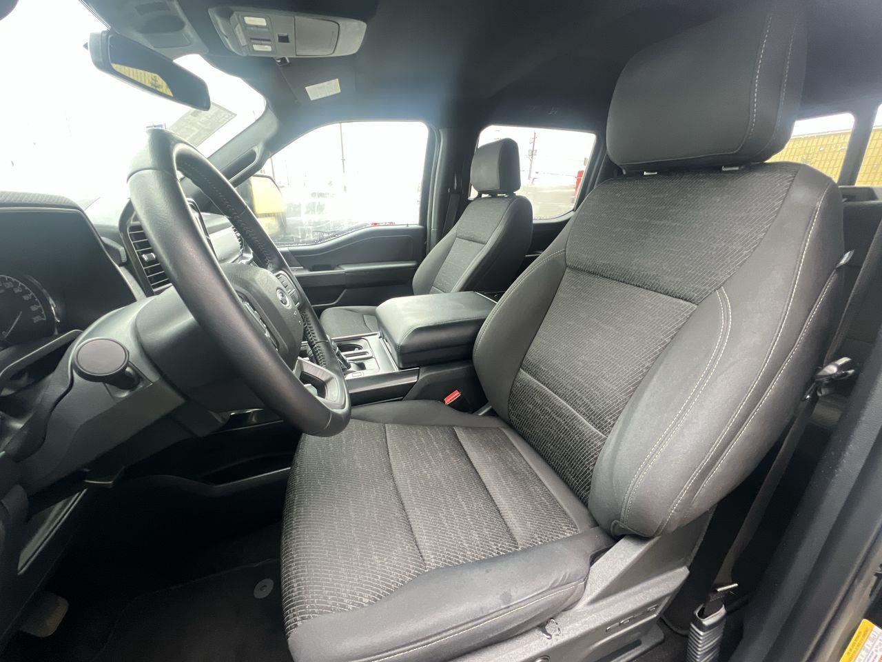 2021 Ford F-150 XLT 4x4, HYBRID TRUCK, HEATED SEATS, NAV, BACK UP CAM!! Photo