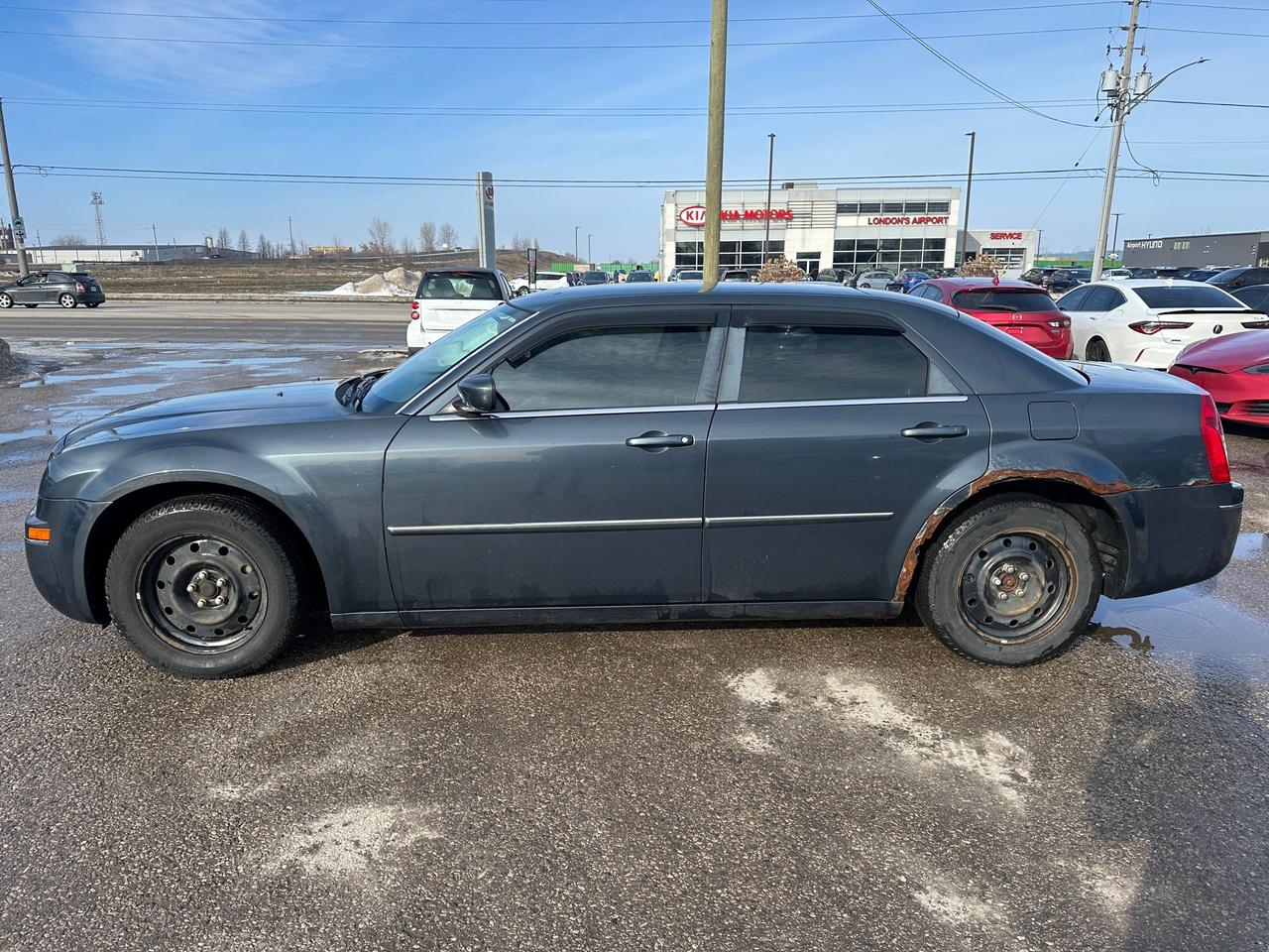 2008 Chrysler 300 Touring, WELL MAINTAINED, ONLY 110KMS, AS IS Photo5