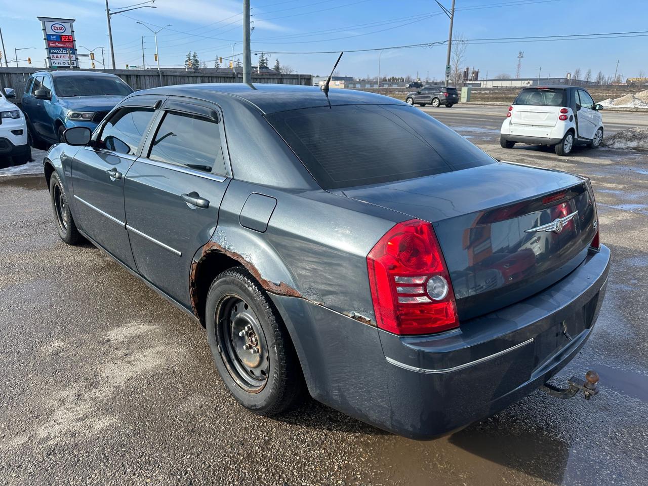 2008 Chrysler 300 Touring, WELL MAINTAINED, ONLY 110KMS, AS IS Photo2