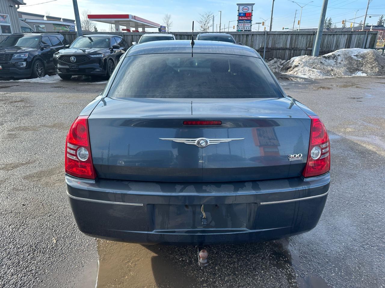 2008 Chrysler 300 Touring, WELL MAINTAINED, ONLY 110KMS, AS IS Photo3