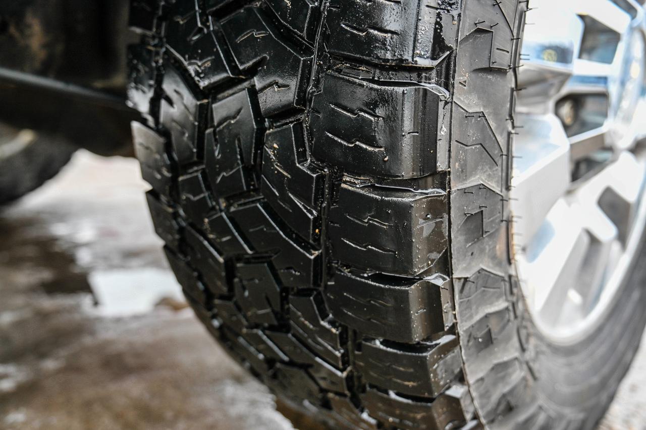 2018 GMC Sierra 2500 HD DIESEL | TVS | LEVEL KIT | 2500 |LED LIGHTING WOW! Photo