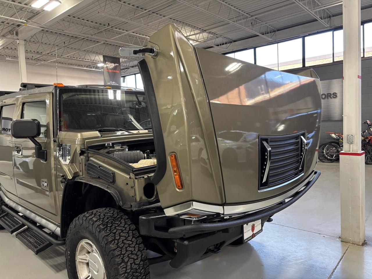 2005 Hummer H2 V8|4X4|BOSE|REARSCREENS|LEATHER|SUNROOF|ROOFRACK|+ Photo