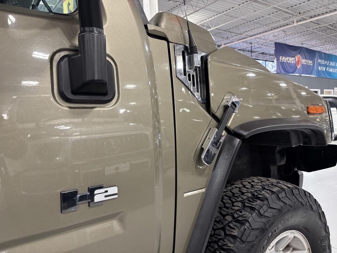 2005 Hummer H2 V8|4X4|BOSE|REARSCREENS|LEATHER|SUNROOF|ROOFRACK|+ Photo