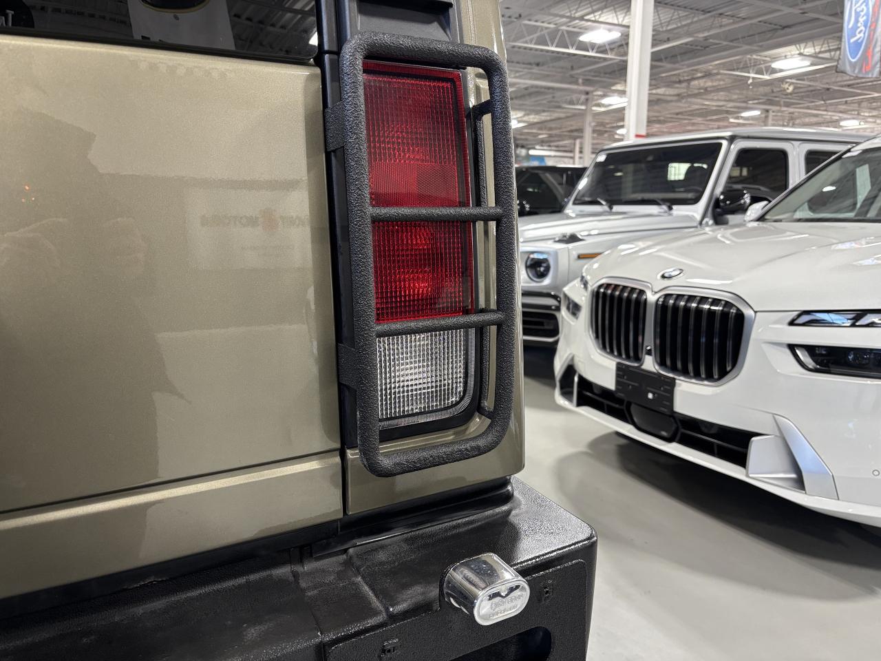 2005 Hummer H2 V8|4X4|BOSE|REARSCREENS|LEATHER|SUNROOF|ROOFRACK|+ Photo