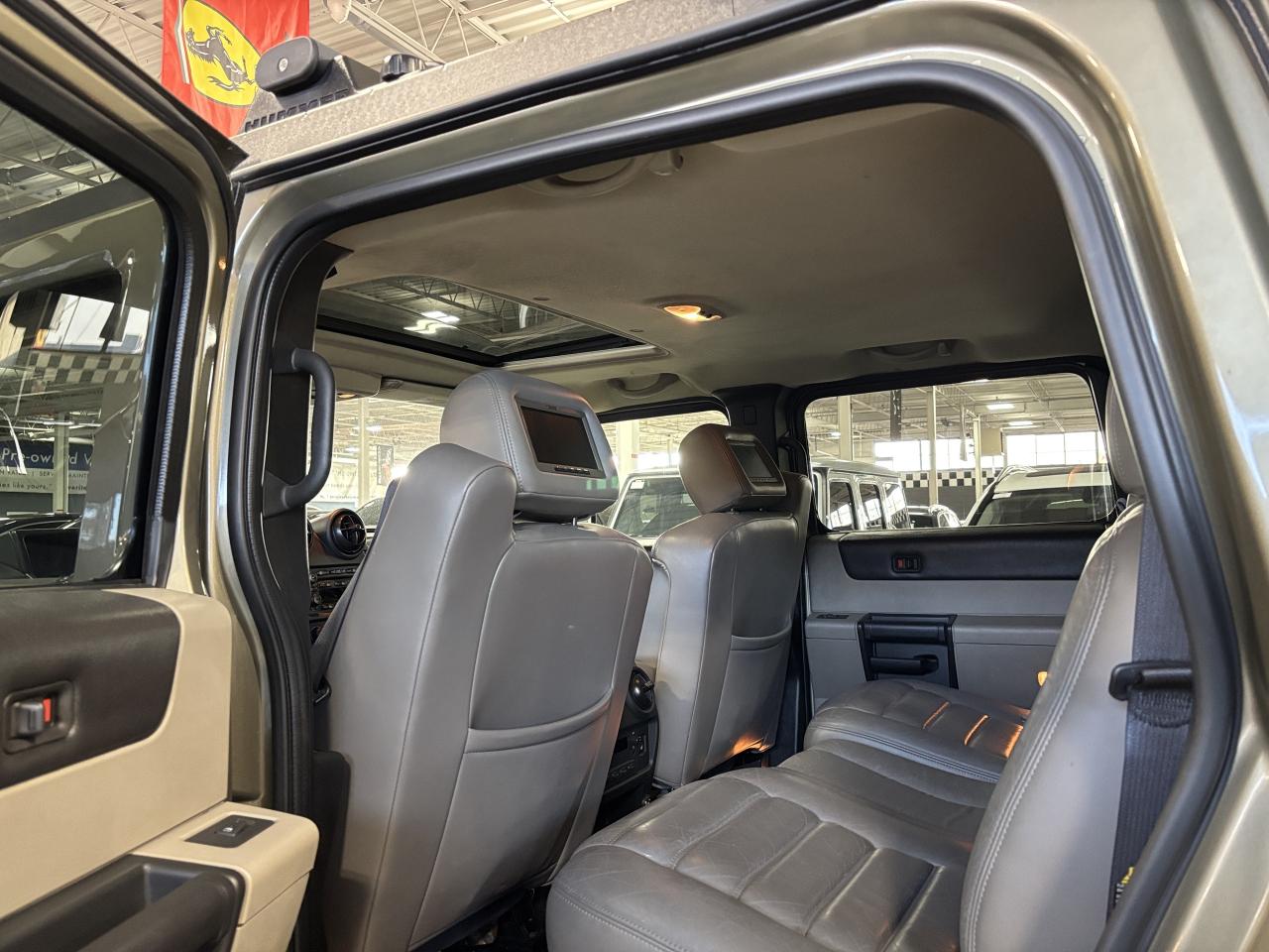2005 Hummer H2 V8|4X4|BOSE|REARSCREENS|LEATHER|SUNROOF|ROOFRACK|+ Photo