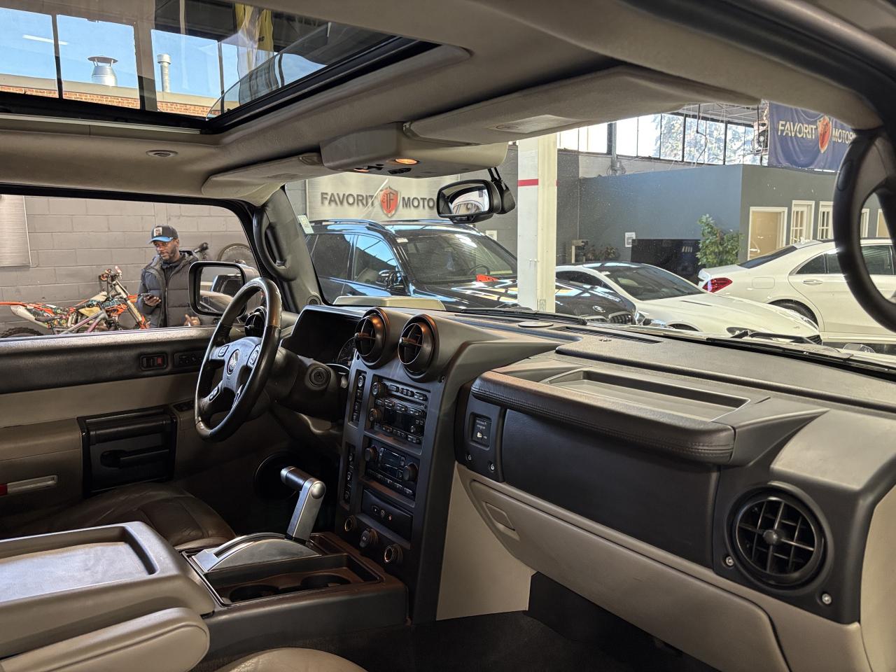 2005 Hummer H2 V8|4X4|BOSE|REARSCREENS|LEATHER|SUNROOF|ROOFRACK|+ Photo