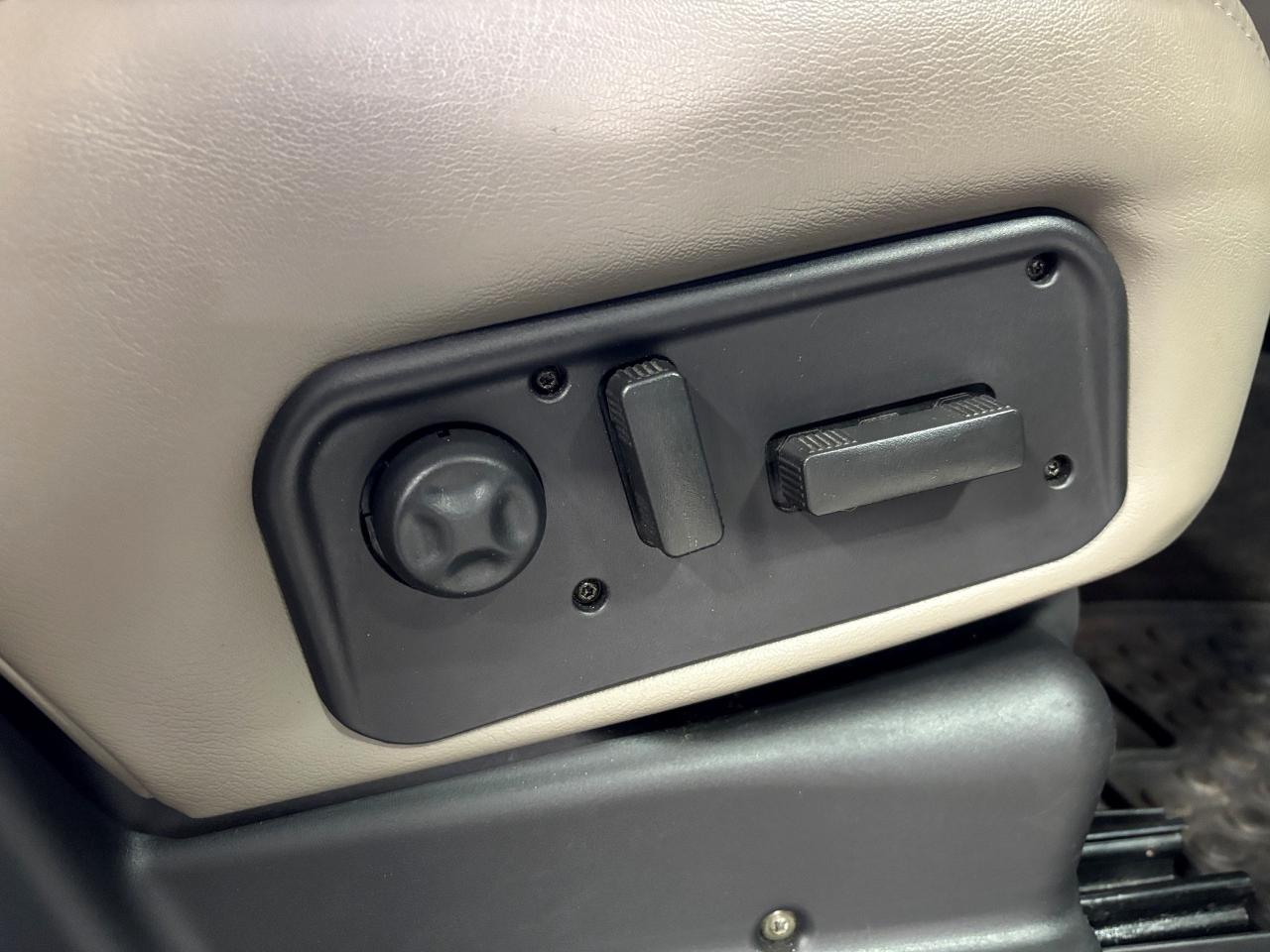 2005 Hummer H2 V8|4X4|BOSE|REARSCREENS|LEATHER|SUNROOF|ROOFRACK|+ Photo