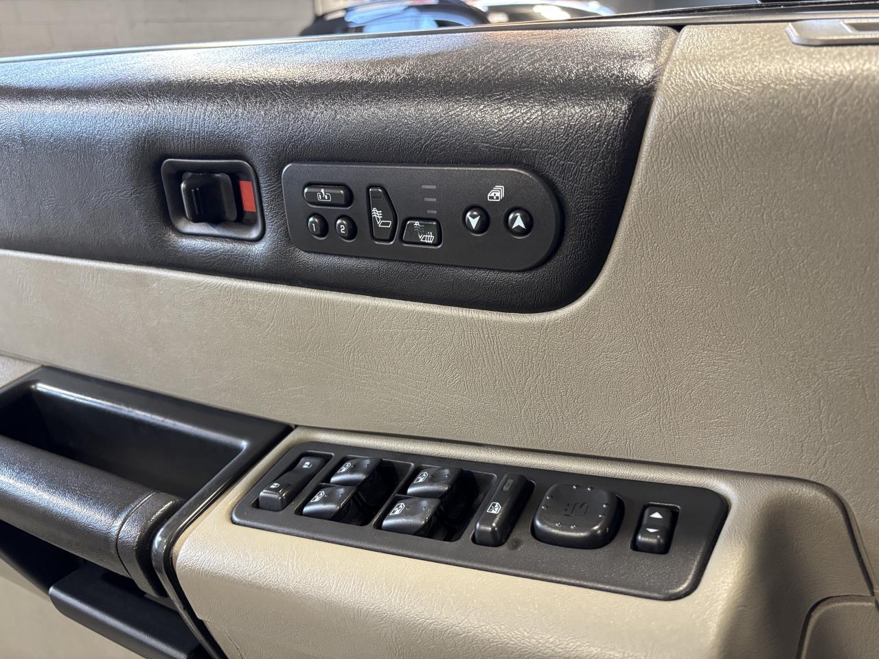 2005 Hummer H2 V8|4X4|BOSE|REARSCREENS|LEATHER|SUNROOF|ROOFRACK|+ Photo